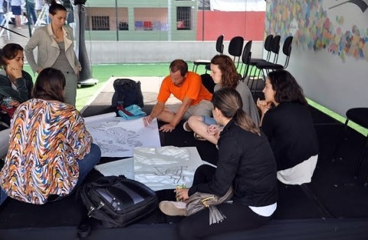 Jornada Cantinho do Céu: Oficina: alunos discutindo o tema – “Transposições: Água e Espaço Publico”, 24 de março de 2012