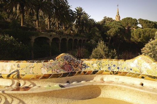 Parque Güell, bancos da praça-teatro, Barcelona, Espanha, 1914. Arquiteto Antoni Gaudi