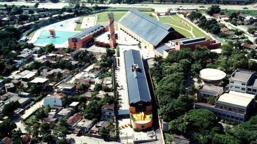 Sesc Nova Iguaçu, Nova Iguaçu, arquitetos Hector Vigliecca e Bruno Padovano, 1985-1992
