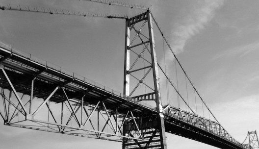 A ponte Hercílio Luz na fase atual de restauração