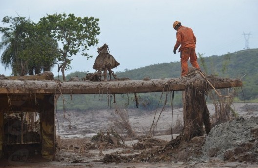 Rompimento da barragem de rejeitos da Samarco em Mariana