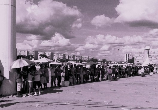 Pessoas na sombra em Brasília, 2017
