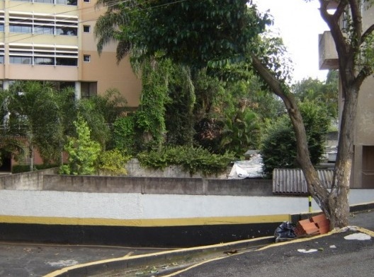 Interior da quadra entre ruas Madre Cabrini e prof. Frontino Guimarães