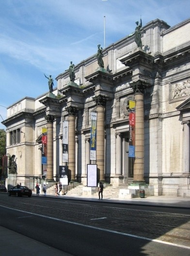 Dos Museus-Casa aos Museus Contemporâneos, arquitetura em uso sob a ótica da Crit e da APO: Old Master Museum, edifício antigo em Bruxelas, Bégica