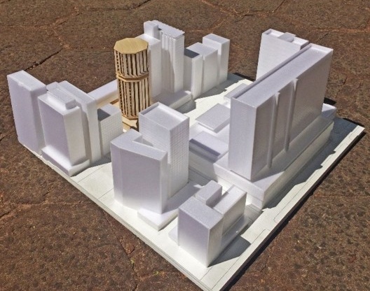 Maquete da sede do Banco Safra com o entorno