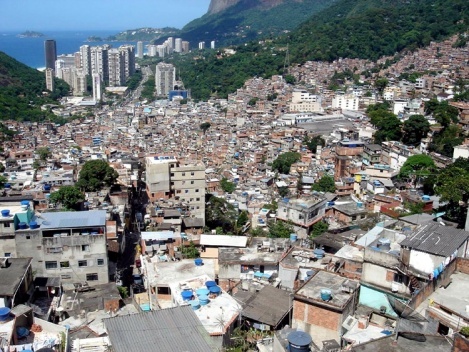 O muro: "ecolimites" e as favelas do Rio de Janeiro