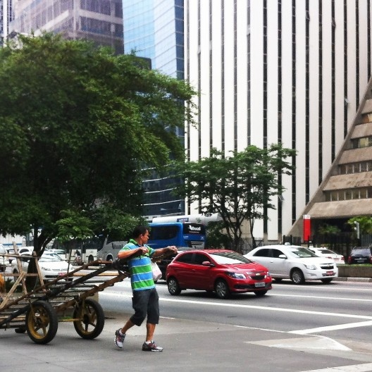 Carroceiro na Avenida Paulista, São Paulo