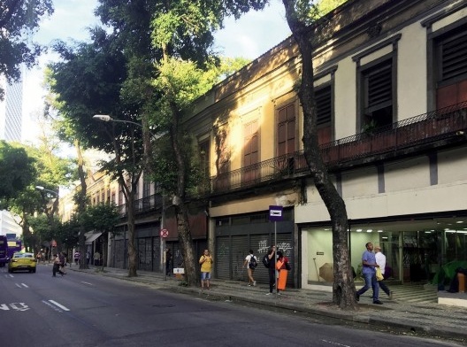 A esvaziada rua da Carioca em dia útil de julho de 2019