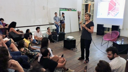 Ermínia Maricato em palestra na Universidade Federal da Paraíba, João Pessoa PB