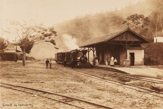 Chegada de um trem na estação da Cantareira, c.1895