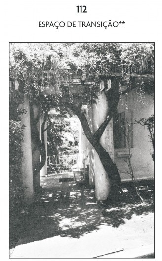 “Espaço de transição” (Padrão n.112). Alexander et al. (2013, p.548)