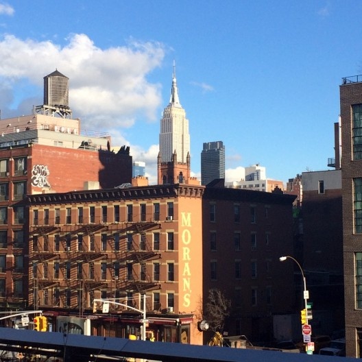 Superposição entre estilos e épocas, Empire State Building ao fundo. Chelsea, Nova York, jan. 2017