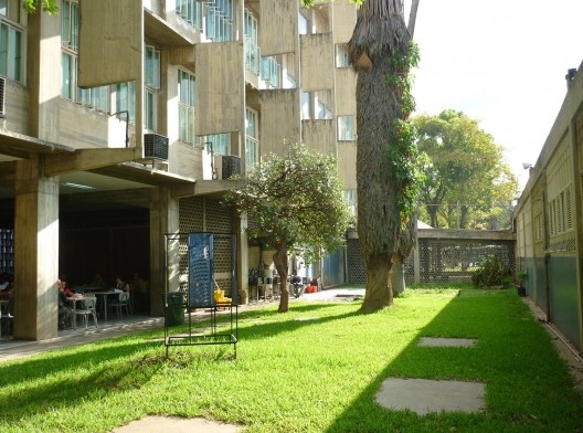 Faculdade de Arquitetura e Urbanismo (1954-1956). Carlos Raúl Villanueva