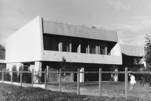 Residência Wittich Paul Hering, Blumenau, 1955. Arquiteto Hans Broos