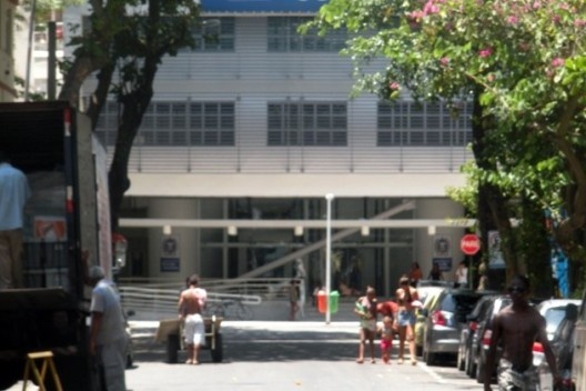 Acesso da estação intermodal vista a partir da rua Teixeira de Melo