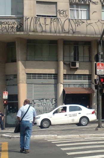 Pixo feito por Djan na rua da Consolação, São Paulo