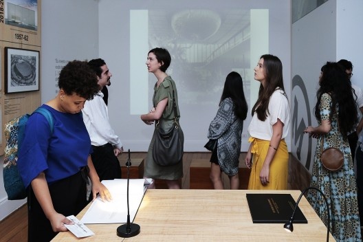 Exposição “Três pavilhões de Sérgio Bernardes”, projeção