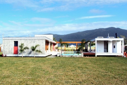 Casa JRV, 2008. Otra Arquitetura. Florianópolis, Brasil