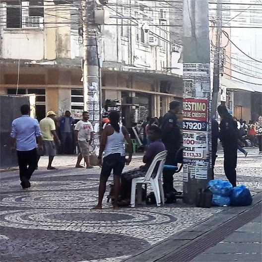 Caminhos da emancipação social e o espaço público urbano