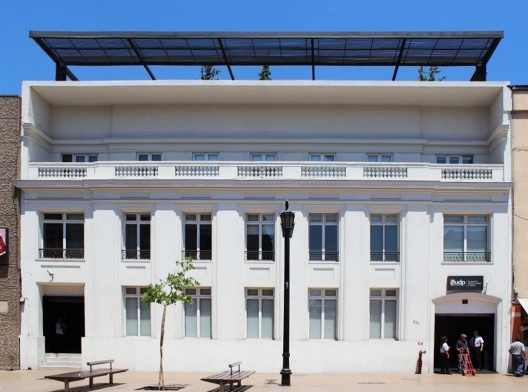 Edifício de Usos Múltiplos, Avenida Ejército 333, Santiago do Chile. Arquiteto Mathias Klotz