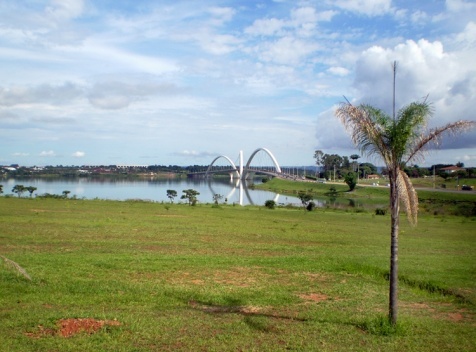 Terreno baldio nas proximidades da ponte JK - Lago Sul – Brasília