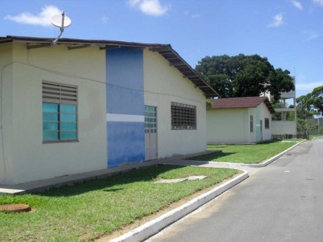 Unidade socioeducativa construída de acordo com o SINASE adota tipologia com blocos soltos e moradias para os alojamentos