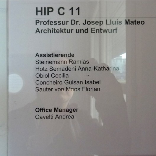 Equipe de trabalho do ateliê de Josep Lluís Mateo na Eidgenössische Technische Hochschule – ETH, na oportunidade da visita. Professor Dr. Josep Lluís Mateo, Arquitetura e Design. Assistentes: Ramias Steinemann, Anna-Katharina Hotz Semadeni, Cecilia Obiol,