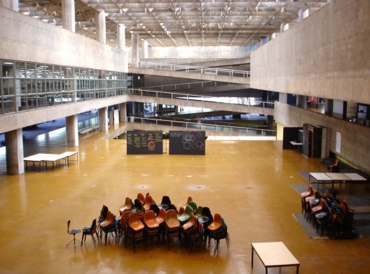 Salão Caramelo e as rampas da FAU-USP