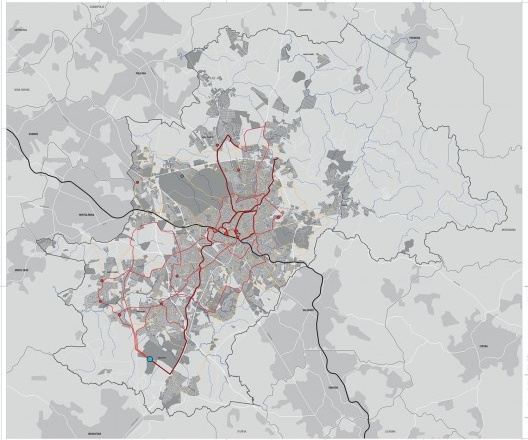 Mapa da Rede Estrutural de Transportes proposta. Em preto VLTs, em vermelho BRTs