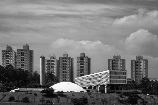 Sede Administrativa da Companhia de Processamento de Dados do Estado de São Paulo – Prodesp, Taboão da Serra, 1975, arquitetos Pedro Paulo de Melo Saraiva e Setsuo Kamada