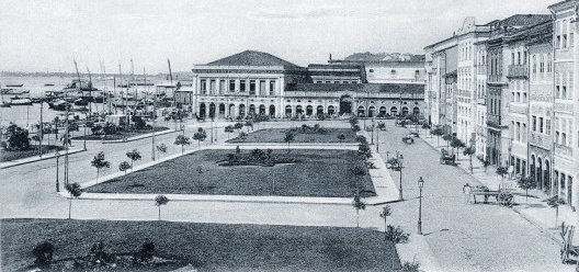 Praça Marechal Deodoro, antiga Praça do Cais do Ouro, em fotografia de postal Mello & Filhos circulado em janeiro de 1915