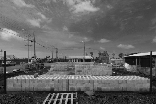 Sede de uma Fábrica de Blocos, Avaré SP Brasil, 2015. Arquitetos André Nunes, Anna Juni, Enk te Winkel e Gustavo Delonero (autores) / Vão Arquitetura