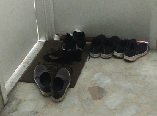 Cenas cotidianas de um edifício residencial