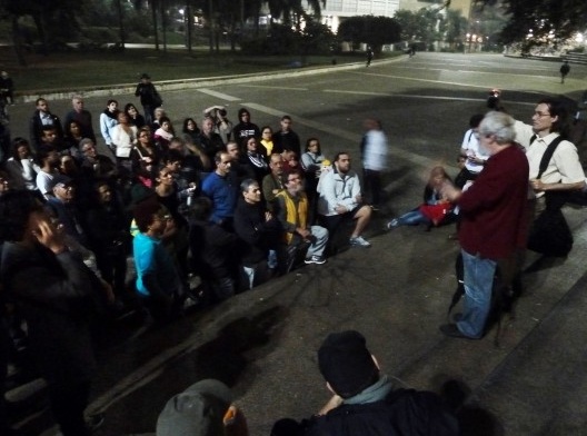 Passeio noturno com o arquiteto Michel Gorski, com visita ao Vale do Anhangabaú e apresentação sobre o projeto original, 2015