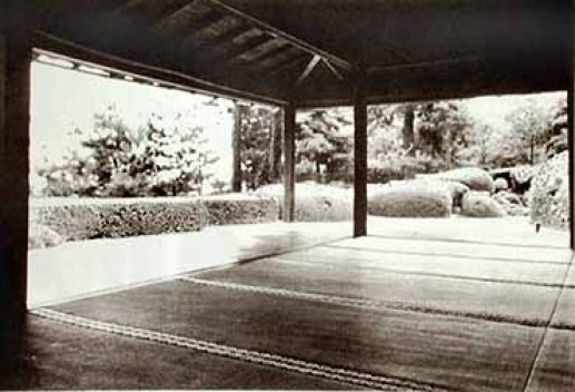 Calçados sobre tatami. A ilegibilidade das cidades japonesas
