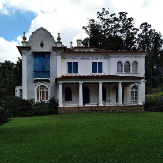 Palacete neocolonial na avenida Koeler, n. 324