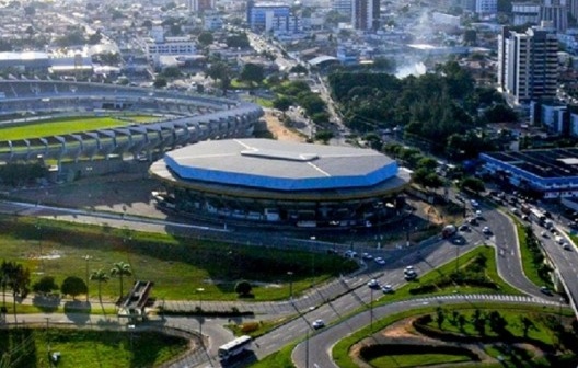 Ginásio Humberto Nesi ou “Machadinho”(em primeiro plano), Natal. Arquiteto Moacyr Gomes, 1992.