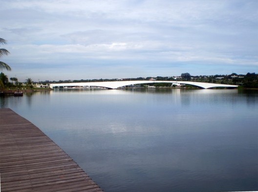 Ponte Costa e Silva ligando o Lago Sul ao Plano Piloto, Brasília