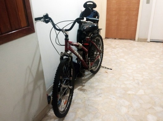 Cenas cotidianas de um edifício residencial