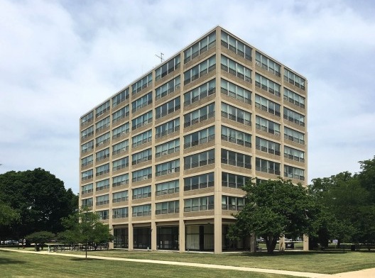 Mies van der Rohe, Carman Hall Apartments (1953). Illinois Institute of Technology