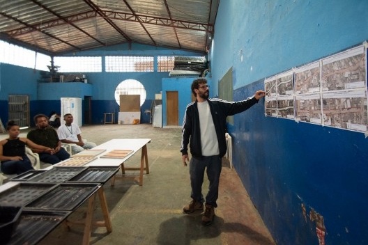 Apresentação de Alex Gonçalves do levantamento urbano realizado com os moradores