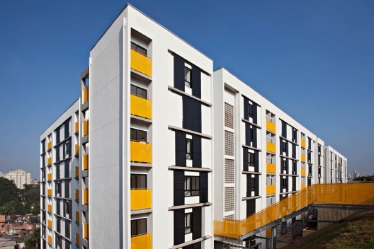 Residencial Corruíras. Marcos Boldarini, Lucas Nobre e Renato Bomfim