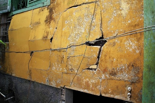Rachaduras na parede, 2011