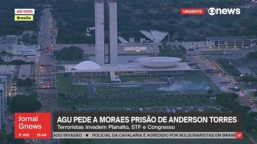 Sequência de prints de tela da transmissão da GloboNews dos atos terroristas no dia 8/janeiro, capturadas pelo autor