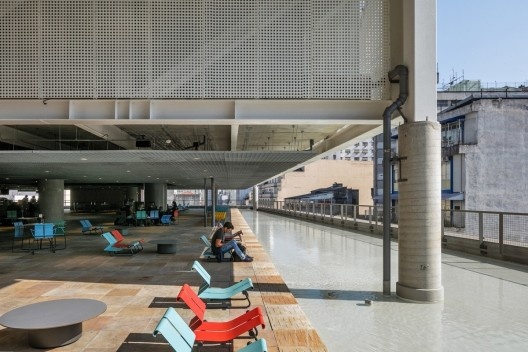 Sesc 24 de Maio, jardim com espelho d’água