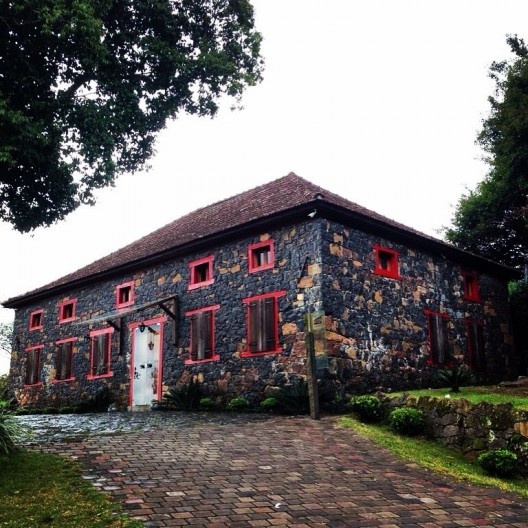 Edificação construída no final do século 19 localizada no Caminho de Pedras – Bento Gonçalves RS, hoje restaurante Casa Ângelo, junho 2017