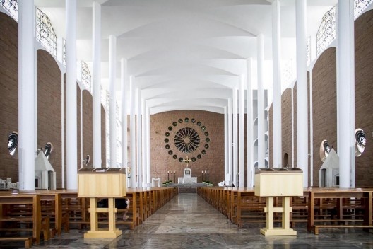 Catedral de São Paulo Apóstolo / Igreja Matriz, Blumenau. Arquiteto Gottfried Böhm. Perspectiva interna