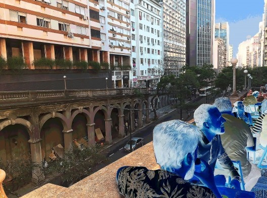 Ocupação Comunidade Autônoma Utopia e Luta (terceiro edifício da direita para a esquerda), R. Duque de Caxias; sem tetos sob os arcos do Viaduto Otávio Rocha, Av. Borges de Medeiros; bar de happy hour no plano superior da Rua Duque de Caxias, Porto Alegre
