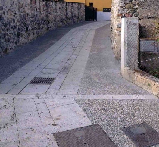 Vista da rua que liga a Praça San Pere a Praça Mayor