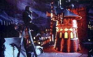 A Paris cenográfica de Moulin Rouge – Amor em vermelho (Moulin Rouge!, Bazz Lhurmann, Austrália/EUA, 2001)